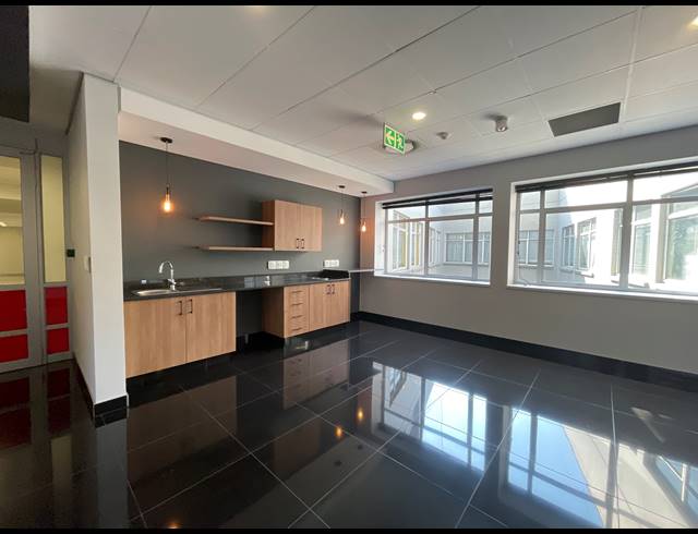 421M² OFFICE TO LET IN SANDTON CENTRAL
